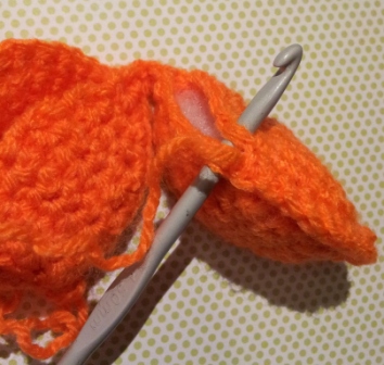 Assembling the segments (5) Assembling the segments 5 Crochet Pumpkin Segment Ball