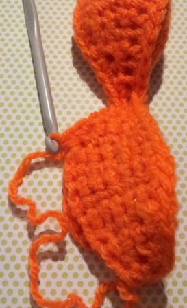 Assembling the segments (6) Assembling the segments 6 Crochet Pumpkin Segment Ball
