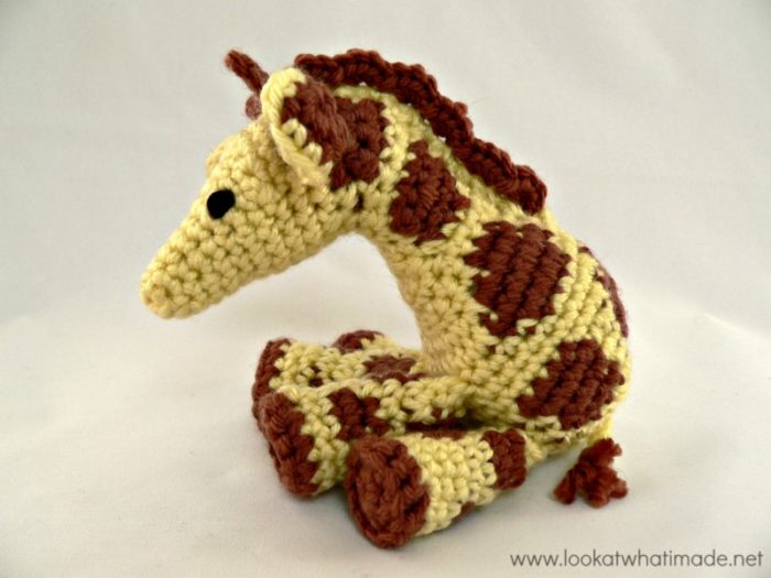 Gendry the Crochet Giraffe {A Free Little Zoo Pattern}